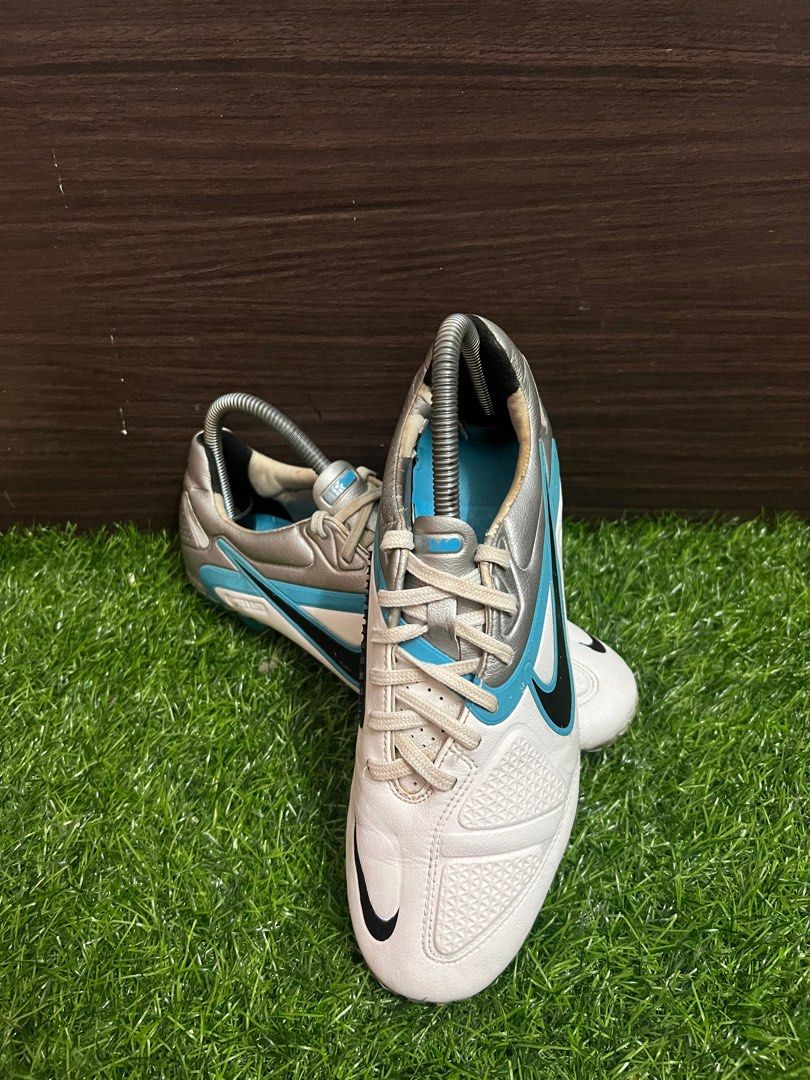 Kasut bola nike ctr360 maestri II Men s Fashion Footwear Boots on Carousell