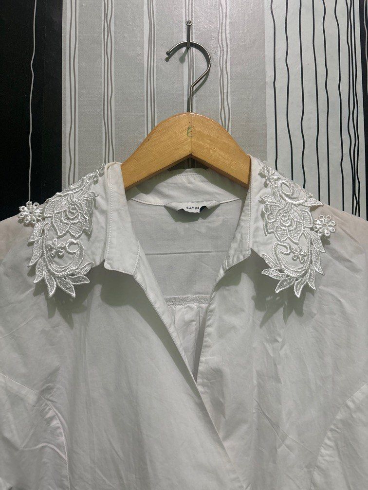 Kemeja blouse putih Korean look white blouse lace embroidered detail collar