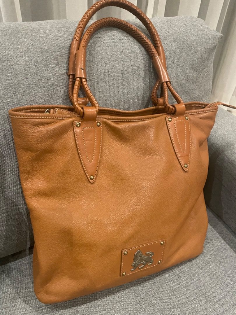 MCM Tote (Category: Luxury Bags & Wallets) located in Davao. Submitted by mliza1020 (Listing ID 1314884683, Image 1). Description: MCM Tote. YKK zip. Preloved bag without visible flaws. Made in Korea.