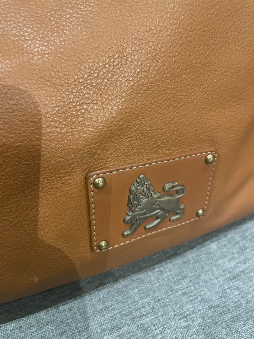 MCM Tote (Category: Luxury Bags & Wallets) located in Davao. Submitted by mliza1020 (Listing ID 1314884683, Image 2). Description: MCM Tote. YKK zip. Preloved bag without visible flaws. Made in Korea.
