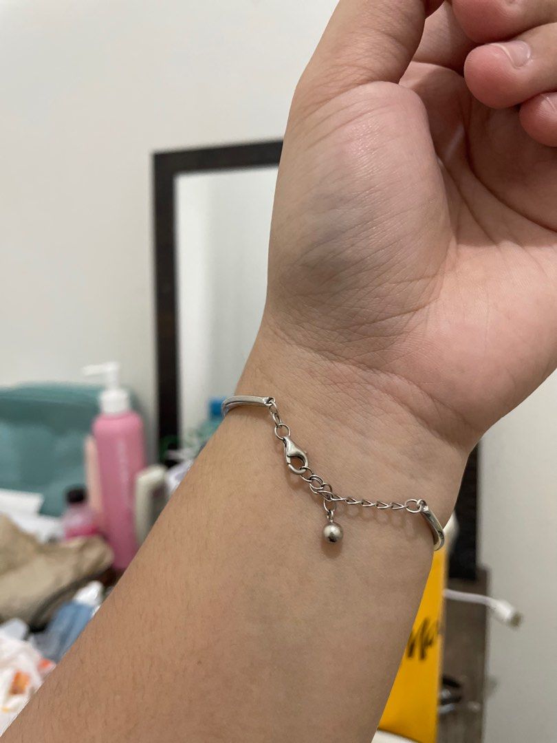 PRICE DOWN‼️ Moissanite Thin Bangle (Category: Bracelets) located in Laoag. Submitted by ravmi (Listing ID 1314832139, Image 3). Description: 17cm thin vermeil bangle with moissanite stones. All stones are positive with diamond tester. 9.25 hardness and almost the same spark as diamonds. Rfs: barely using it..