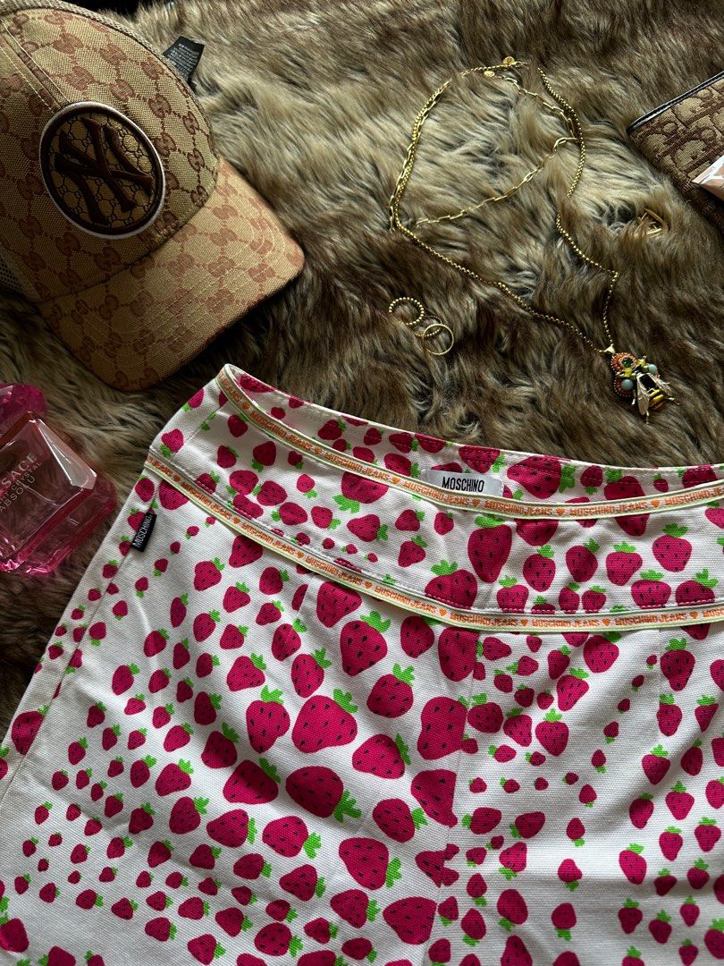 MOSCHINO STRAWBERRY print Y2K rare kid core (Category: Jeans) located in Quezon City. Submitted by toni.jade (Listing ID 1314769331, Image 3). Description: 3/4 rare donna moschino strawberry print jeans issue: dot stain 28-30 negotiable sf by buyer .