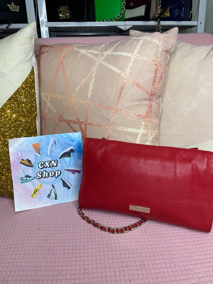 ORIGINAL Kate Spade Bow Clutch Bag (Category: Luxury Bags & Wallets) located in Binan City. Submitted by cxn.shop (Listing ID 1314831599, Image 2). Description: PRELOVED 💖 Very good used condition Very minimal signs of use Built-in strap Genuine leather 100% ORIGINAL.