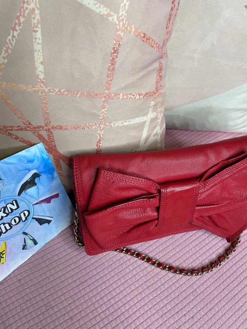 ORIGINAL Kate Spade Bow Clutch Bag (Category: Luxury Bags & Wallets) located in Binan City. Submitted by cxn.shop (Listing ID 1314831599, Image 3). Description: PRELOVED 💖 Very good used condition Very minimal signs of use Built-in strap Genuine leather 100% ORIGINAL.