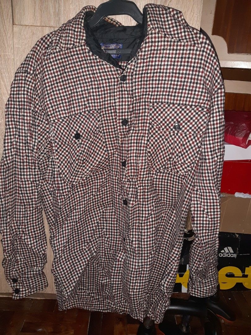 Pendleton (Category: Luxury Apparel) located in Davao. Submitted by thriller13 (Listing ID 1314899343, Image 3). Description: Pendleton Vintage Checkered Pure Virgin Wool "Made in USA" size M on Tag Actual size 19.5x27.5 inches 2000 plus SF Location: Davao City Contact no. 09312178260.