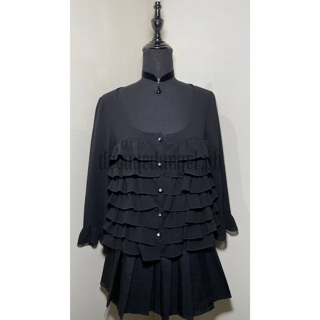 T08 Black Ruffled Mesh Long sleeve Top (Category: Longsleeves) located in Manila. Submitted by decayedangel.ph (Listing ID 1314807109, Image 2). Description: T08 Black Ruffled Mesh Long sleeve Top Joseph Kibkoff thrifted Flaw/s: none Size: M | Bust: 37” | Length: 20” morbid: ₱100 Elvira: ₱120 Lilith: ₱170 (au).