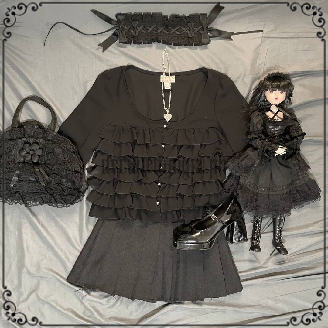 T08 Black Ruffled Mesh Long sleeve Top (Category: Longsleeves) located in Manila. Submitted by decayedangel.ph (Listing ID 1314807109, Image 1). Description: T08 Black Ruffled Mesh Long sleeve Top Joseph Kibkoff thrifted Flaw/s: none Size: M | Bust: 37” | Length: 20” morbid: ₱100 Elvira: ₱120 Lilith: ₱170 (au).