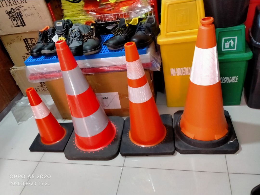TRAFFIC CONE Full Rubber Black Base With Reflector, Commercial ...