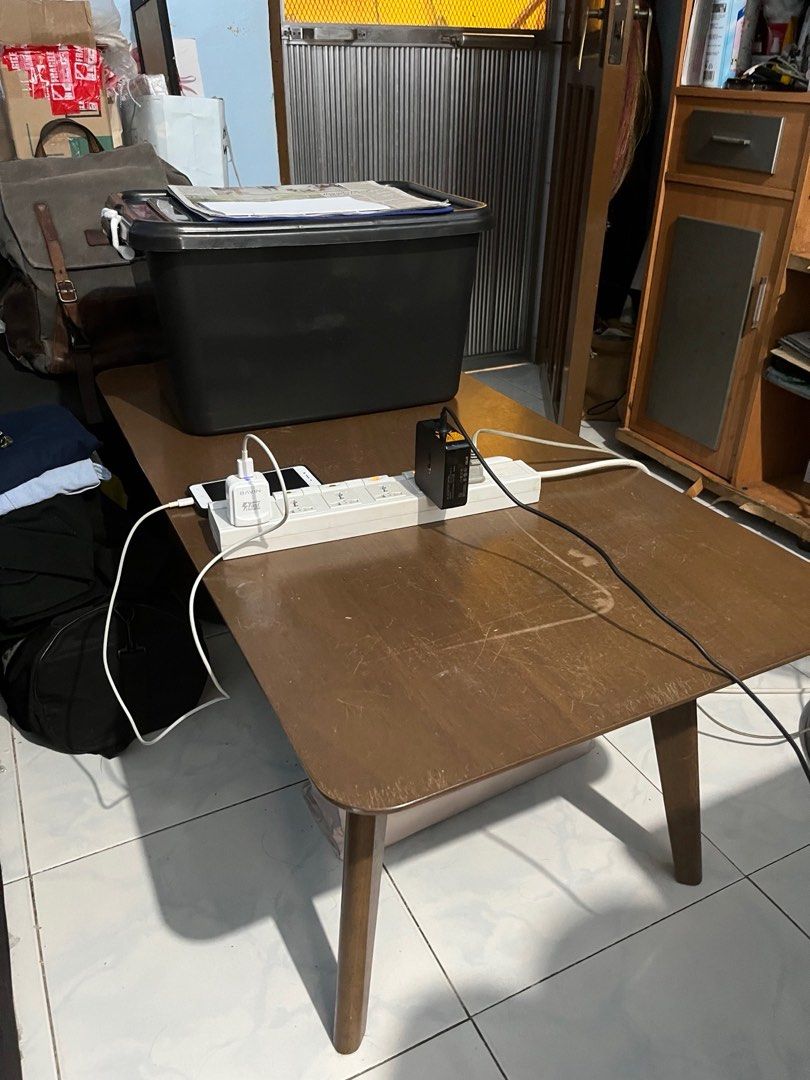 Wooden Center Table (Category: Tables & Sets) located in Muntinlupa City. Submitted by hannahbou (Listing ID 1314770523, Image 1). Description: May scratch ng cats and marks Yung flaws po kita na sa photo. What you see is what you get po. Nakatambak na po kasi..