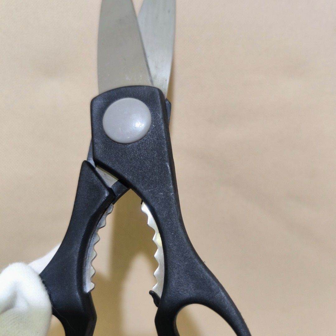 YUTAKA ISHINABE SCISSORS 🇯🇵 (Category: Other Kitchenware & Tableware) located in Pasig City. Submitted by fukunekojapansurplus (Listing ID 1314771815, Image 3). Description: YUTAKA ISHINABE SCISSORS 🇯🇵 PHP 200 VGC Sharp ✅ Pls manage your expectations as you are buying Japan Surplus, some items are used and others are brand new as stated. ✅ SF c/o Buyer via Lalamove / JNT / LBC ✅ MOP : GCash / PNB / Union Bank 📌 Mayfield Park Residences Felix