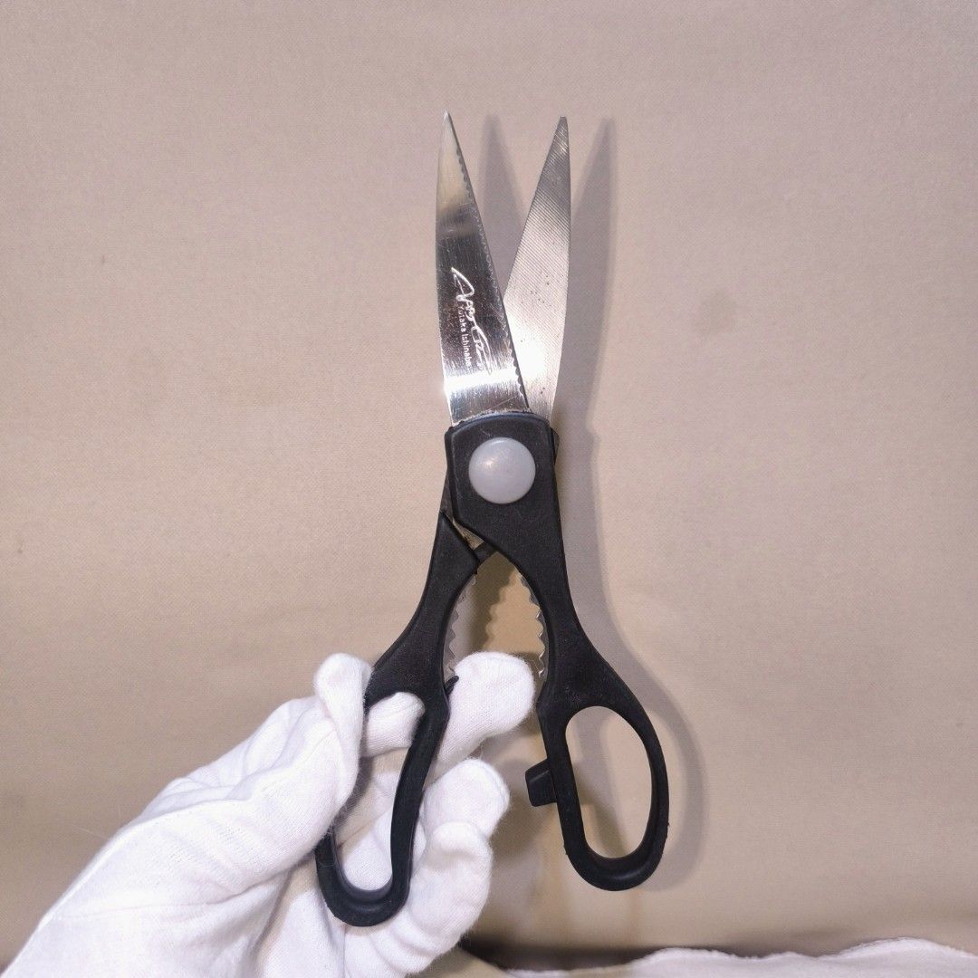 YUTAKA ISHINABE SCISSORS 🇯🇵 (Category: Other Kitchenware & Tableware) located in Pasig City. Submitted by fukunekojapansurplus (Listing ID 1314771815, Image 2). Description: YUTAKA ISHINABE SCISSORS 🇯🇵 PHP 200 VGC Sharp ✅ Pls manage your expectations as you are buying Japan Surplus, some items are used and others are brand new as stated. ✅ SF c/o Buyer via Lalamove / JNT / LBC ✅ MOP : GCash / PNB / Union Bank 📌 Mayfield Park Residences Felix