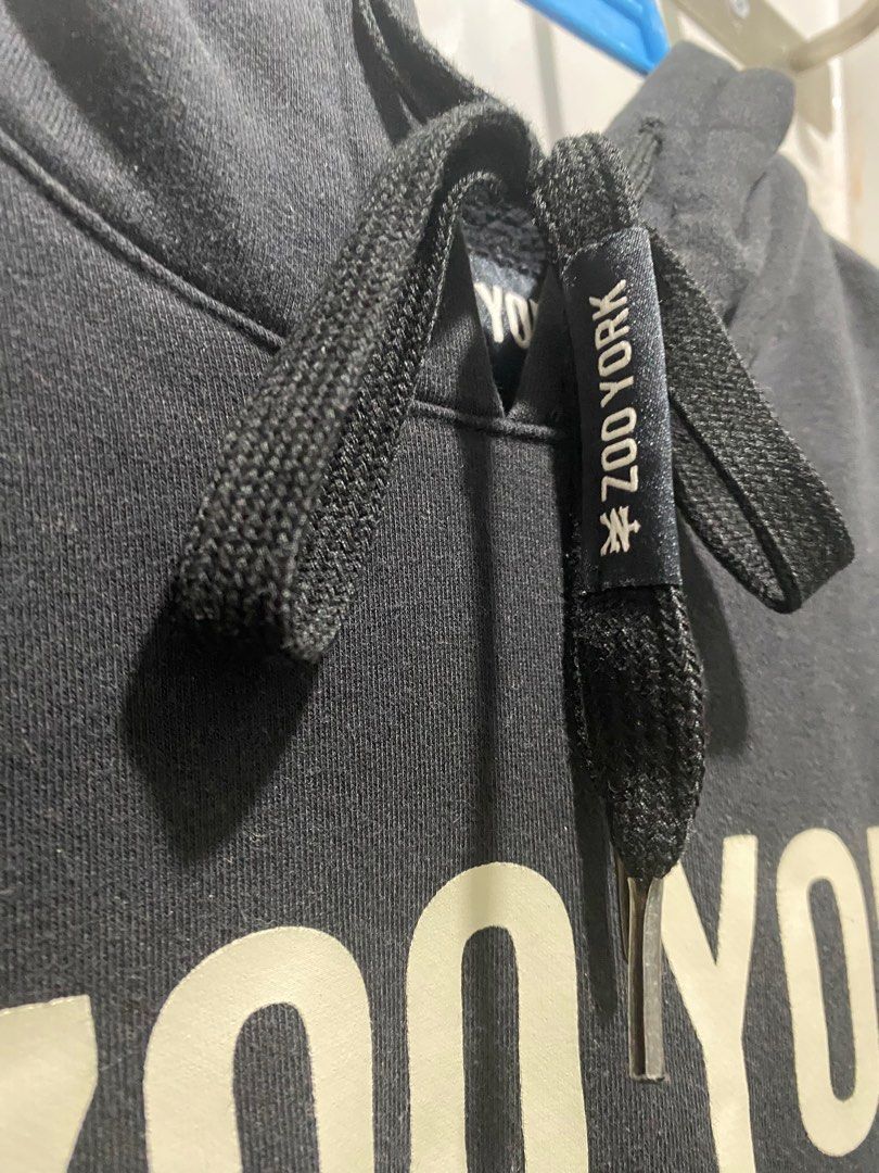 Zoo York Hoodie Jacket (Category: Activewear) located in Taguig. Submitted by lhaie23 (Listing ID 1314855348, Image 2). Description: Zoo York Black Hoodie Jacket L Original Good as new Negotiable .