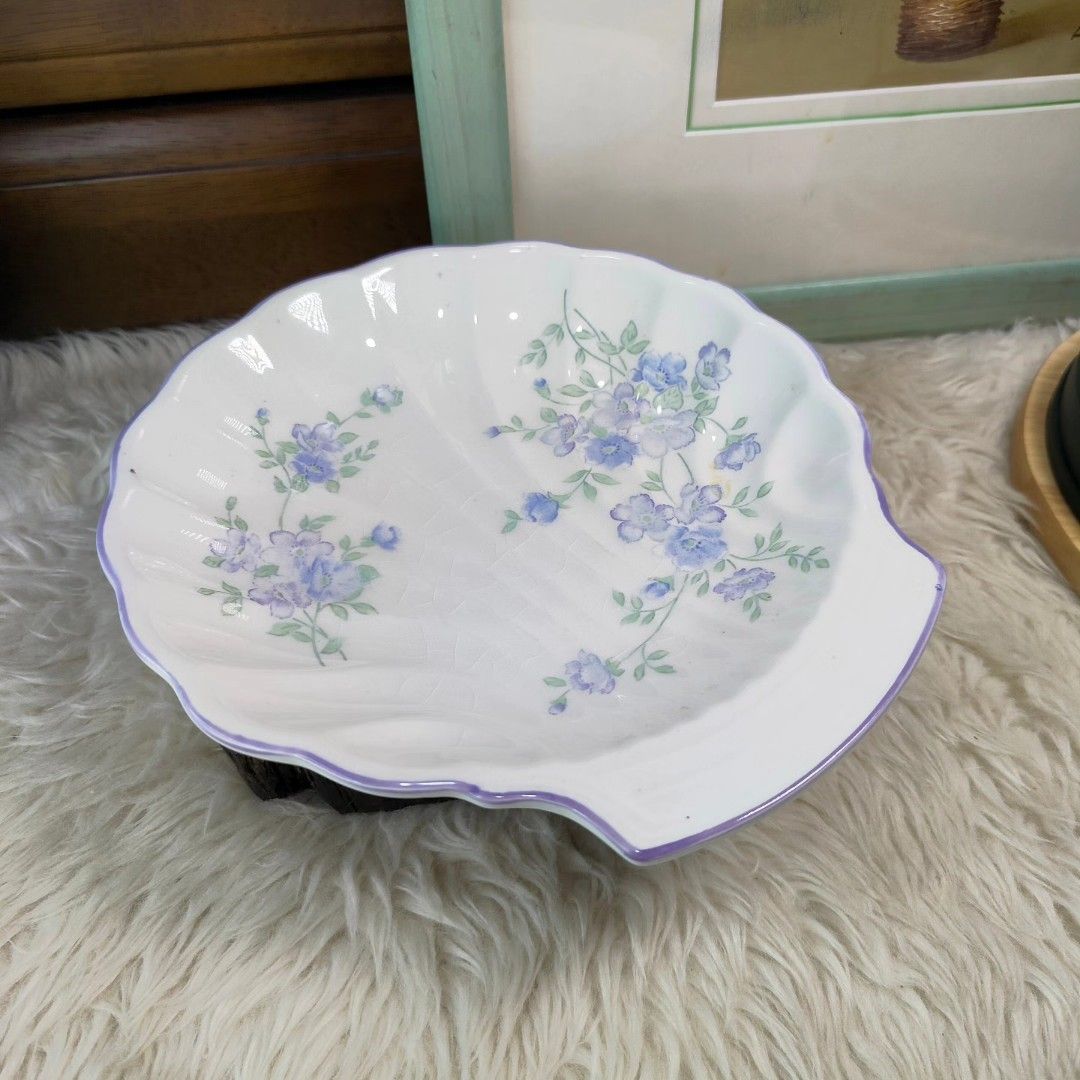 BLUE BELL FURUKAWA SHELL PLATE (Category: Dinnerware & Cutlery) located in Baao. Submitted by all.things.japan (Listing ID 1315116156, Image 2). Description: BLUE BELL FURUKAWA SHELL PLATE ✅ VGC ✅ No flaws ✅ Collectibles/Vintage ✅ Signed Dimensions: 8.75 (D) X 1.3 (Depth) inches MINE: P220.00 Add SF MOP: GCash/PNB/LBP/Palawanpay/Seabank Location: BICOL (Baao, Camarines Sur) Please note that colors may vary due to lighting condition and camera set