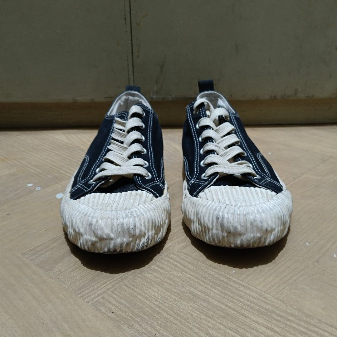 BOY London Sneakers (Category: Sneakers) located in Manila. Submitted by imrald (Listing ID 1315057029, Image 2). Description: BOY London Sneakers / Shoes Size 8.5, 26.5 cm PHP 300 Payment: GCash, BPI Delivery: Grab, Lalamove, J&T Tags: Exelsior, Chuck Taylor.