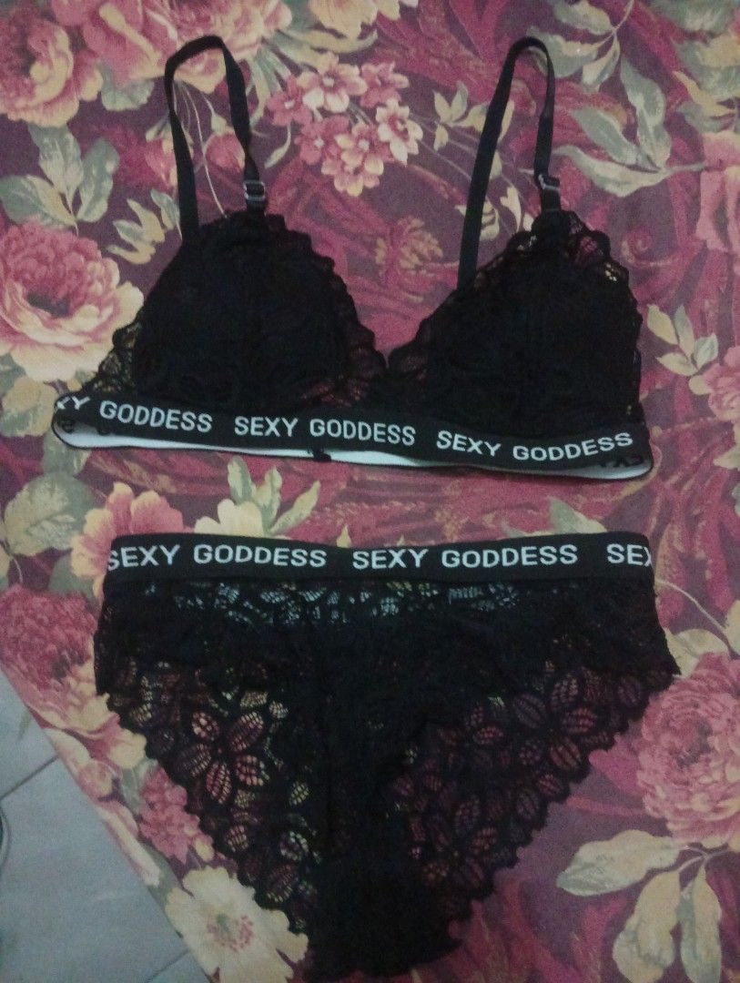 Bra set lace, Fesyen Wanita, Pakaian Wanita, Atasan di Carousell