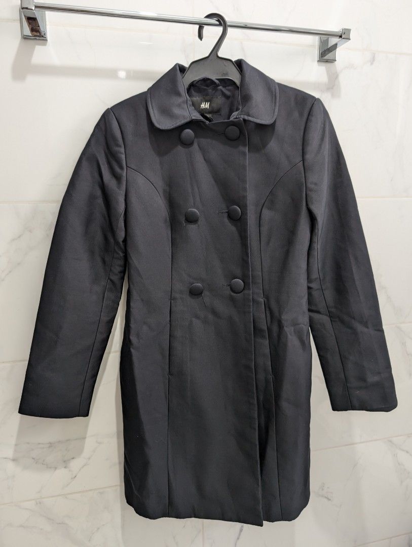 Brand New H&M Winter Coat (Category: Coats, Jackets and Outerwear) located in Pasig City. Submitted by shoppesmiths (Listing ID 1315018128, Image 2). Description: H&M COAT Color: Black Condition: Brand new. Never been used. Bought in H&M Hong Kong Size on tag: EUR 34 / US 4 but can fit S-M Selling for: Pls comment or DM me your offer 📍Location: Pasig (until end of July) 💵 MOP: Metrobank, BPI, or Gcash 🛵 Can be picked up via Grab, Lalamove, or 
