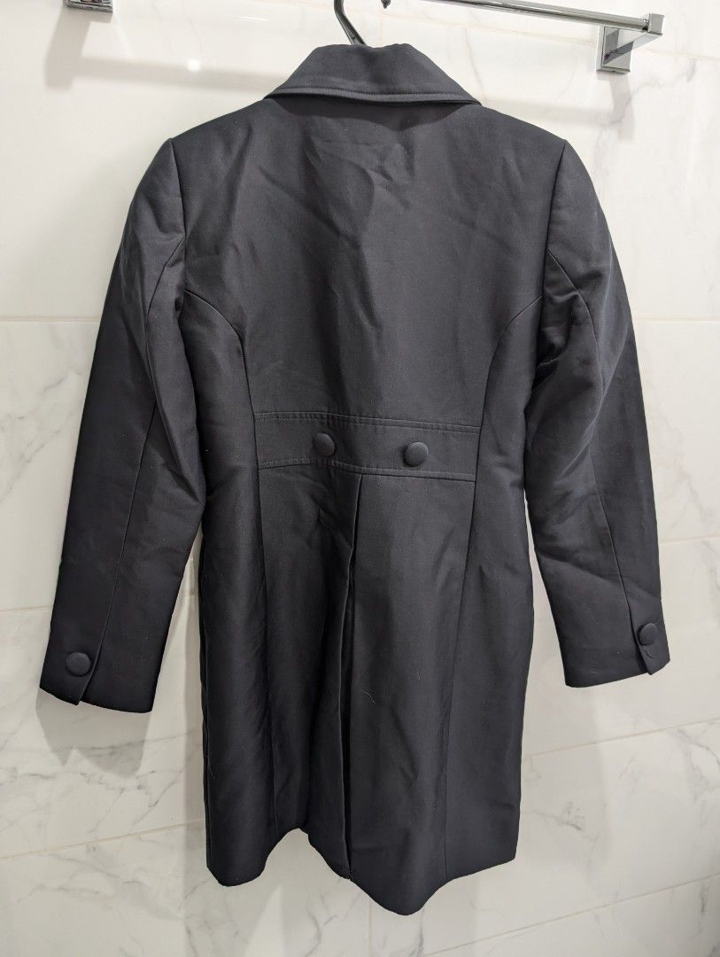 Brand New H&M Winter Coat (Category: Coats, Jackets and Outerwear) located in Pasig City. Submitted by shoppesmiths (Listing ID 1315018128, Image 3). Description: H&M COAT Color: Black Condition: Brand new. Never been used. Bought in H&M Hong Kong Size on tag: EUR 34 / US 4 but can fit S-M Selling for: Pls comment or DM me your offer 📍Location: Pasig (until end of July) 💵 MOP: Metrobank, BPI, or Gcash 🛵 Can be picked up via Grab, Lalamove, or 