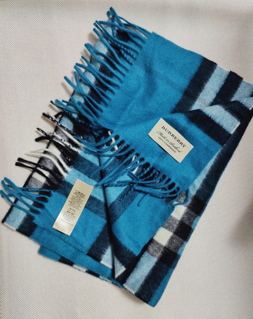 Burberry Scarf, Women's Fashion, Watches Accessories, Scarves on