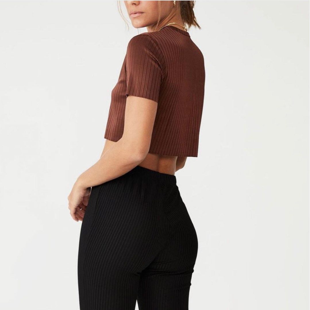 cotton on crew neck crop top (choco brown) (Category: Others Tops) located in Taguig. Submitted by hanzdeclutter (Listing ID 1315020331, Image 2). Description: used once :) 2 colors avail; •choco brown •beige both fits xs-s pay first - gcash lalamove / j&t sf starts at ₱45 📍taguig loc.