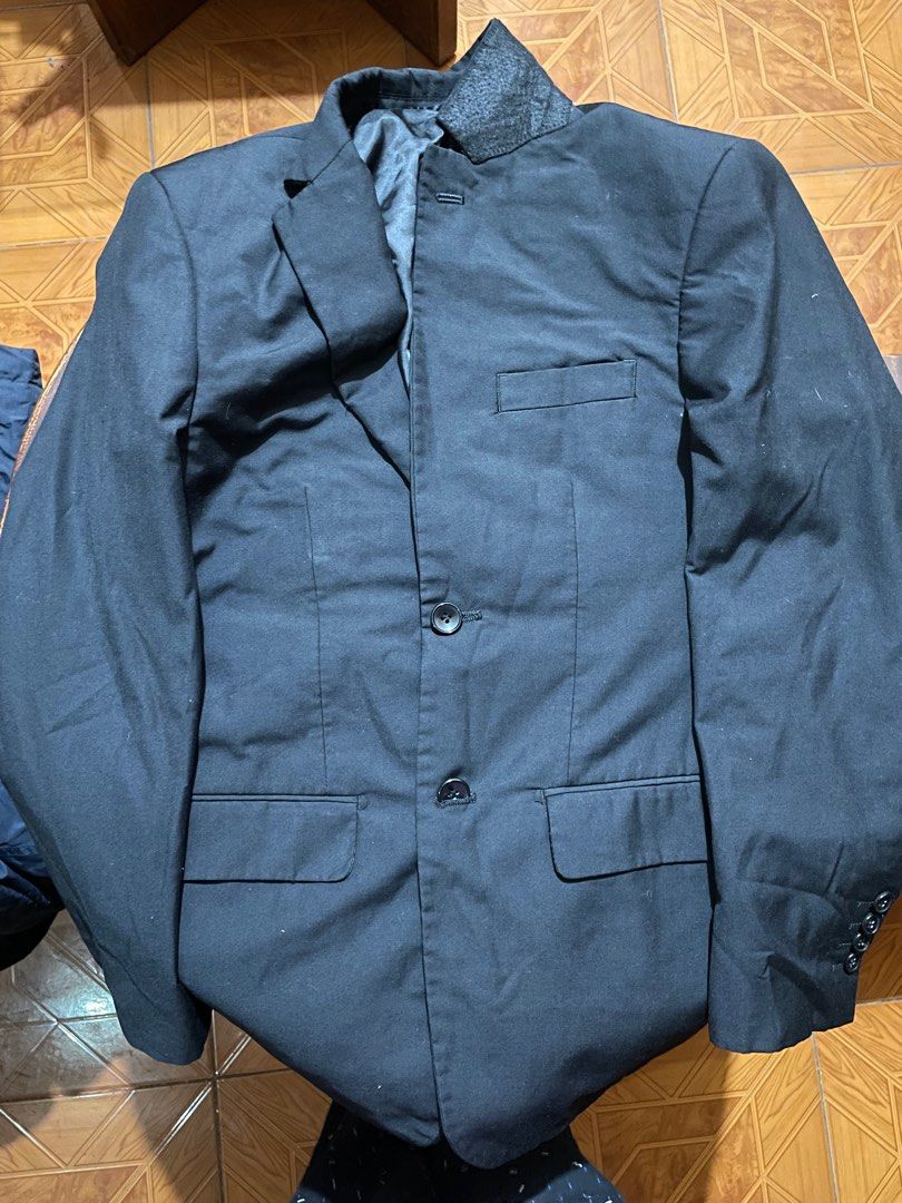 Dansen Coat/Blazer (Category: Coats, Jackets and Outerwear) located in Caloocan City. Submitted by n0thingshere (Listing ID 1315045127, Image 2). Description: Size 44 (I believe this is medium but is slim fit) Rfs: tumaba/decluttering.