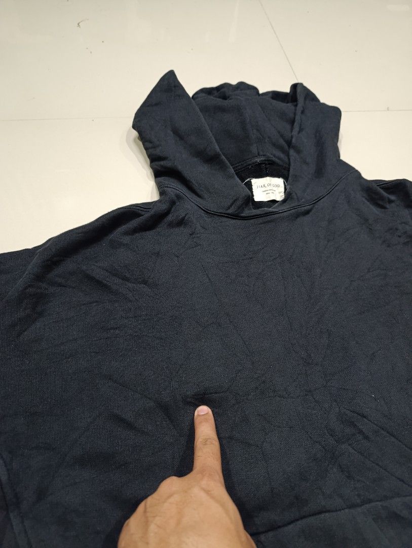 Fear of God everyday hoodie (Category: Luxury Apparel) located in Davao. Submitted by idioticthrifter (Listing ID 1315110156, Image 3). Description: Fear of God fourth collection everyday hoodie Womens issue: one pinhole. Large on tag dimes: 24L x 28w cropped ang style nya. Negotiable po sya🖤.