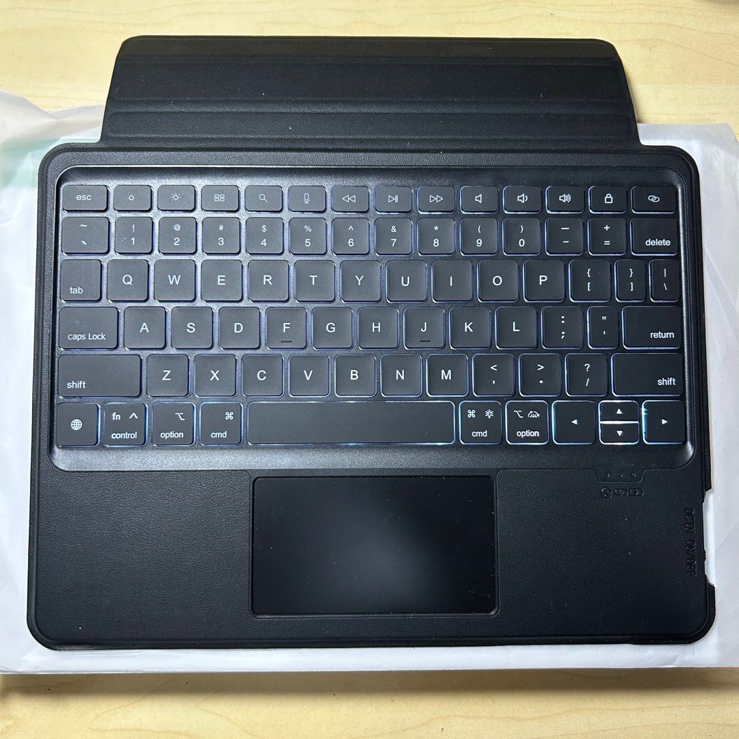 GOOJODOQ Bluetooth Keyboard Wireless Magnetic Case for ipad Air 5 4 (Category: Cases & Sleeves) located in Mandaluyong City. Submitted by wear.byn (Listing ID 1307083576, Image 2). Description: rarely used keyboard :< slightly used case but still in great condition! impulsive buy only, i have a laptop so i rarely used the keyboard. ACTUAL PIC ON THE LAST 4 complete with box and wire for charging! .