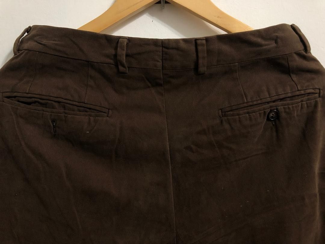 GUCCI (Category: Chinos) located in Shah Alam. Submitted by second_street (Listing ID 1315069913, Image 3). Description: Butang poker pd bahagian belakang dh tercabut Detail blh tgk gambar.
