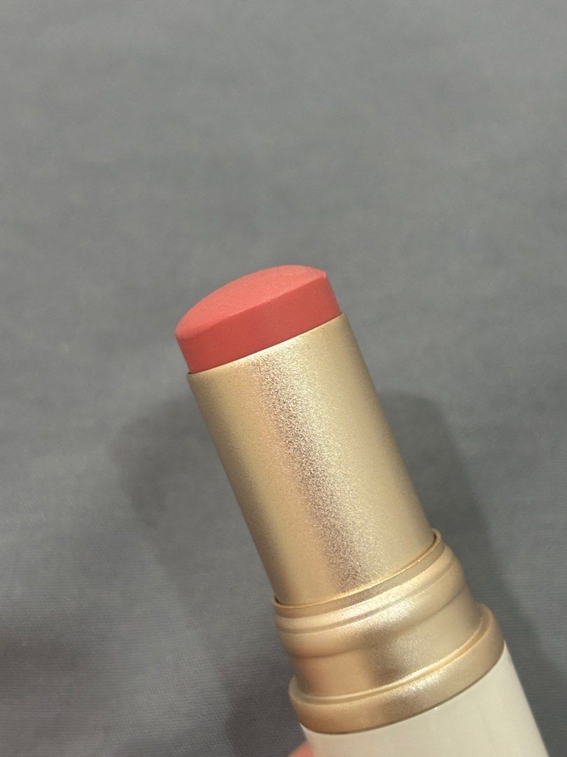 Hince True Dimension Balm in Tender Room (Category: Makeup) located in Consolacion. Submitted by theyluvjwon (Listing ID 1315058626, Image 2). Description: - Used thrice on palm - Chanel Baume dupe.
