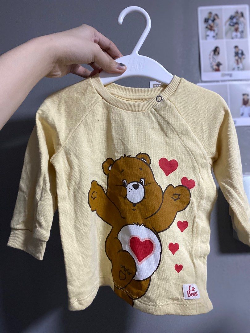 SALE H&M CARE BEAR SWEATER (Category: Babies & Kids Fashion) located in Calamba. Submitted by aleynskyy (Listing ID 1314996014, Image 1). Description: H&M CARE BEAR SWEATER | BRAND NEW Factory excess from h&m manufacturer. can vouch that it’s authentic as I always buy from h&m when it comes to my toddler’s clothes. Perfect for rainy season. 4-6 m, can fit until 9 months baby MOP: GCASH, SEABANK SF to be shouldered by buyer .