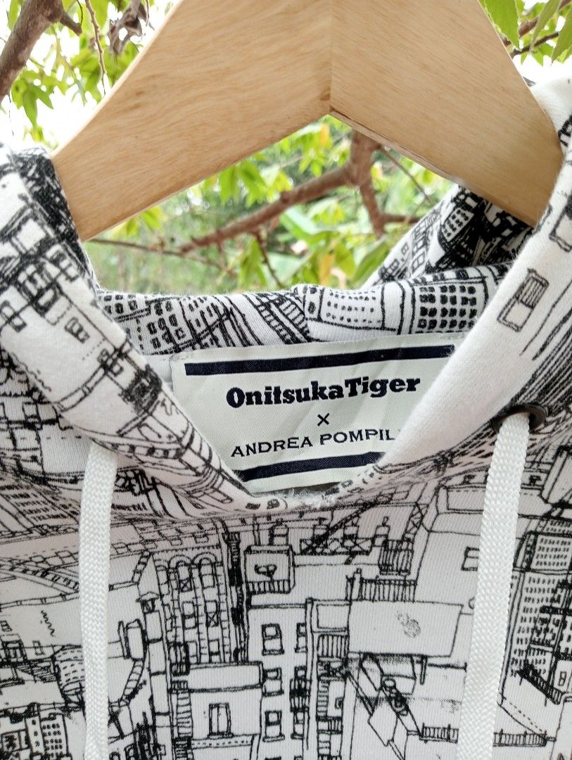 トップス Onitsuka tiger logo print foodie Onitsuka tiger logo print foodie