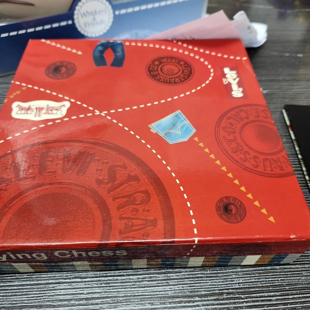 LEVIS Flying Chess Game, 興趣及遊戲, 玩具& 遊戲類- Carousell