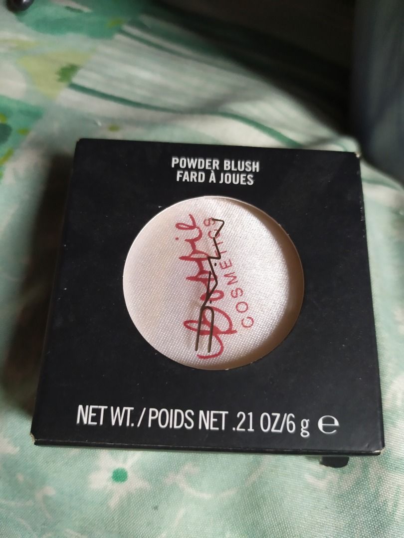 MAC Foundation Powder + Shawill Matte Lipstick (Category: Makeup) located in Quezon City. Submitted by smilesalwayz (Listing ID 1315119353, Image 1). Description: barely used, good as new hindi ako ma make-up, tried it once then no more given as a gift last December 2023 location pasig sf care of buyer .
