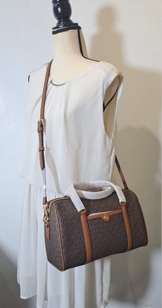 MK med duffle satchel Original (Category: Luxury Bags & Wallets) located in Quezon City. Submitted by meant_4_u (Listing ID 1315014747, Image 3). Description: 😱On hand Ph and ready to ship 😍 "LAST PRICE posted 👋🏼 😲 Original michael kors medium duffle satchel 🔖 SRP: 44,800 ✅ inclusions: Tag, paper bag(limited), care card 🤗 Guaranteed Original from USA 🤑 MOP: BPI / BDO/ metrobank/ Gcash-gcash transfer #meant_4_u #originalmichaelkorsusa #mk 