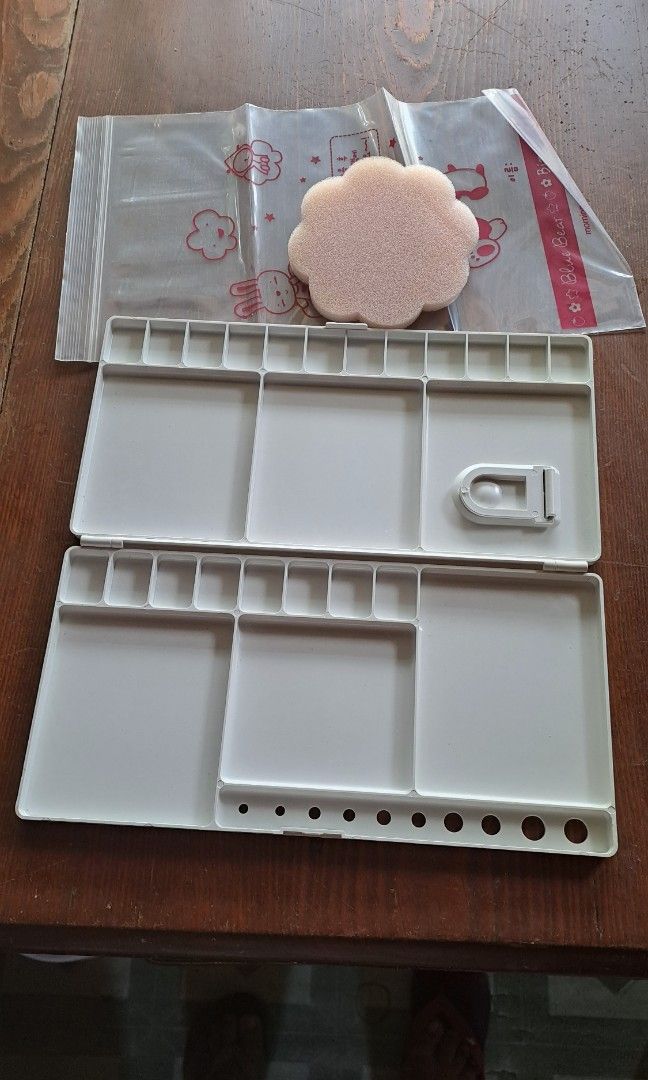 Paint box (Category: Craft Supplies & Tools) located in Davao. Submitted by bravemoon_556cd5 (Listing ID 1314982167, Image 3). Description: we ship nationwide gcash or bank account payment mode.
