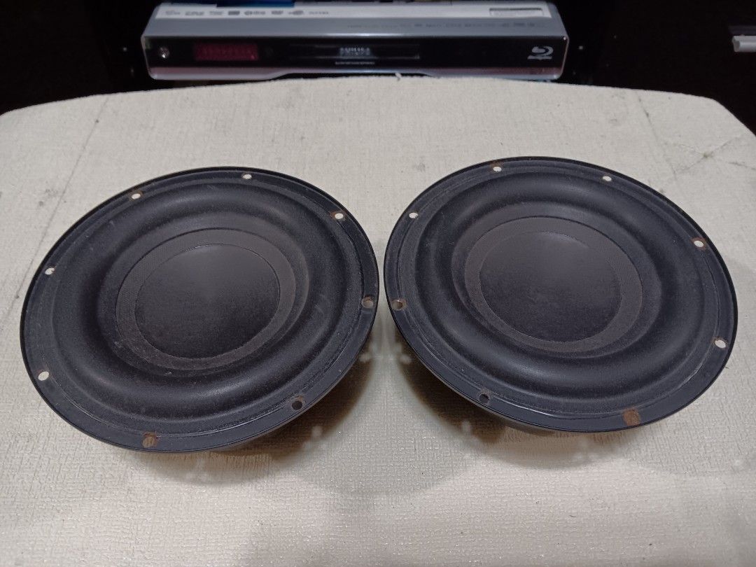 Philips Subwoofer for ur Amplifier Receiver (Category: Soundbars, Speakers & Amplifiers) located in Mandaluyong City. Submitted by edward.l1 (Listing ID 1314936843, Image 1). Description: Philips Subwoofer 1pc nlng po 200watts @ 8ohms Txt or Call : Edward 09271307626.