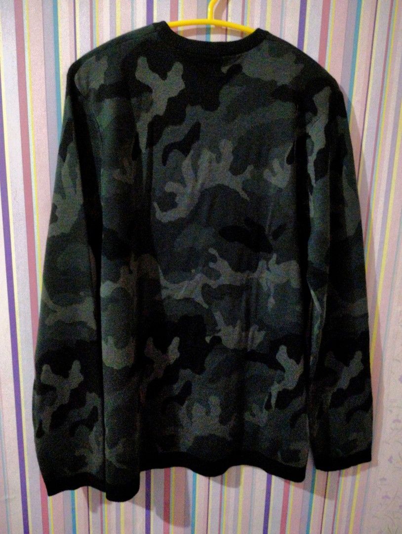 pre sweater ZARA MAN camo bahan rajut Fesyen Pria Pakaian Atasan di Carousell