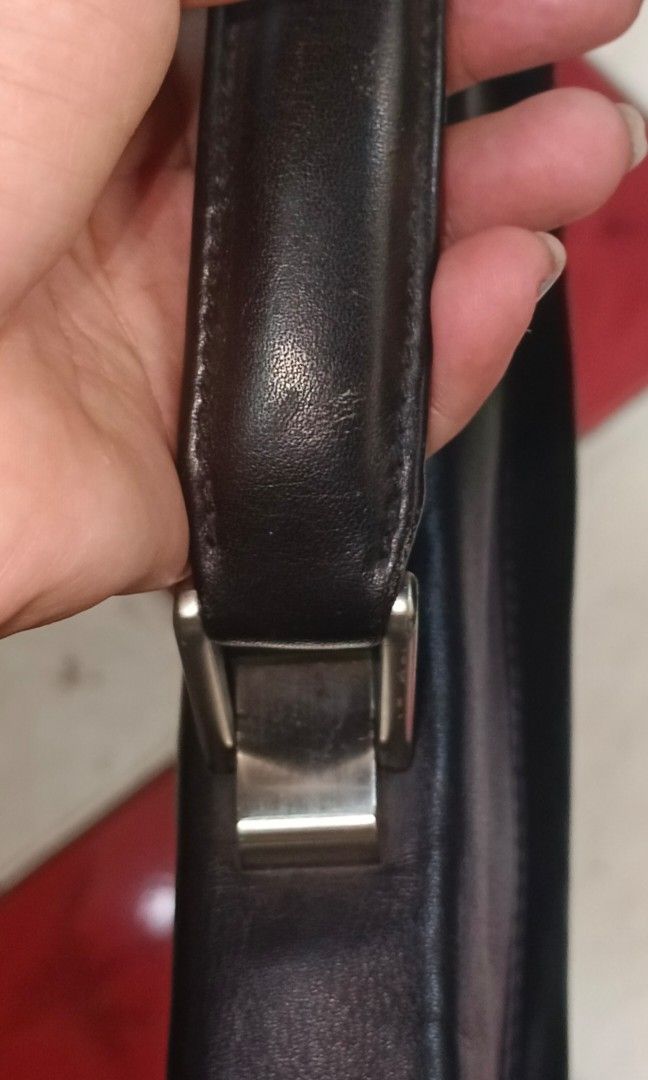 Preloved Balenciaga document bag (Category: Luxury Bags & Wallets) located in Legazpi City. Submitted by georgepineda791 (Listing ID 1314971676, Image 3). Description: Preloved Balenciaga Document Bag. -Made of quality leather -ykk zip -hologram linings -silver-tone hardware -minimal signs pf usage -no strap included note: No strap included.