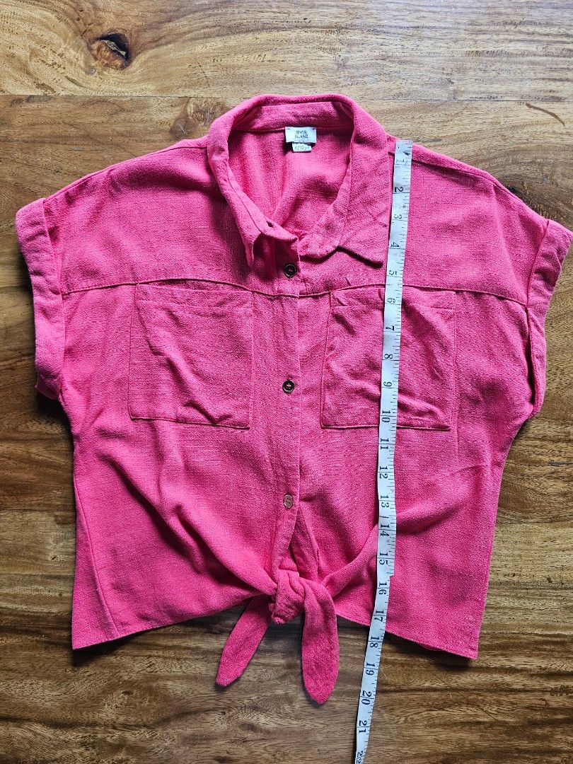 River Island Viscose Linen Croptop (Category: Blouses) located in Bulacan. Submitted by mrst27 (Listing ID 1314944647, Image 3). Description: See pictures for measurement reference. * Payment first via gcash * Seller is from Bulacan, SF will be shouldered by the buyer. * Shipping via JnT within 2 days after payment. #listsellwin.