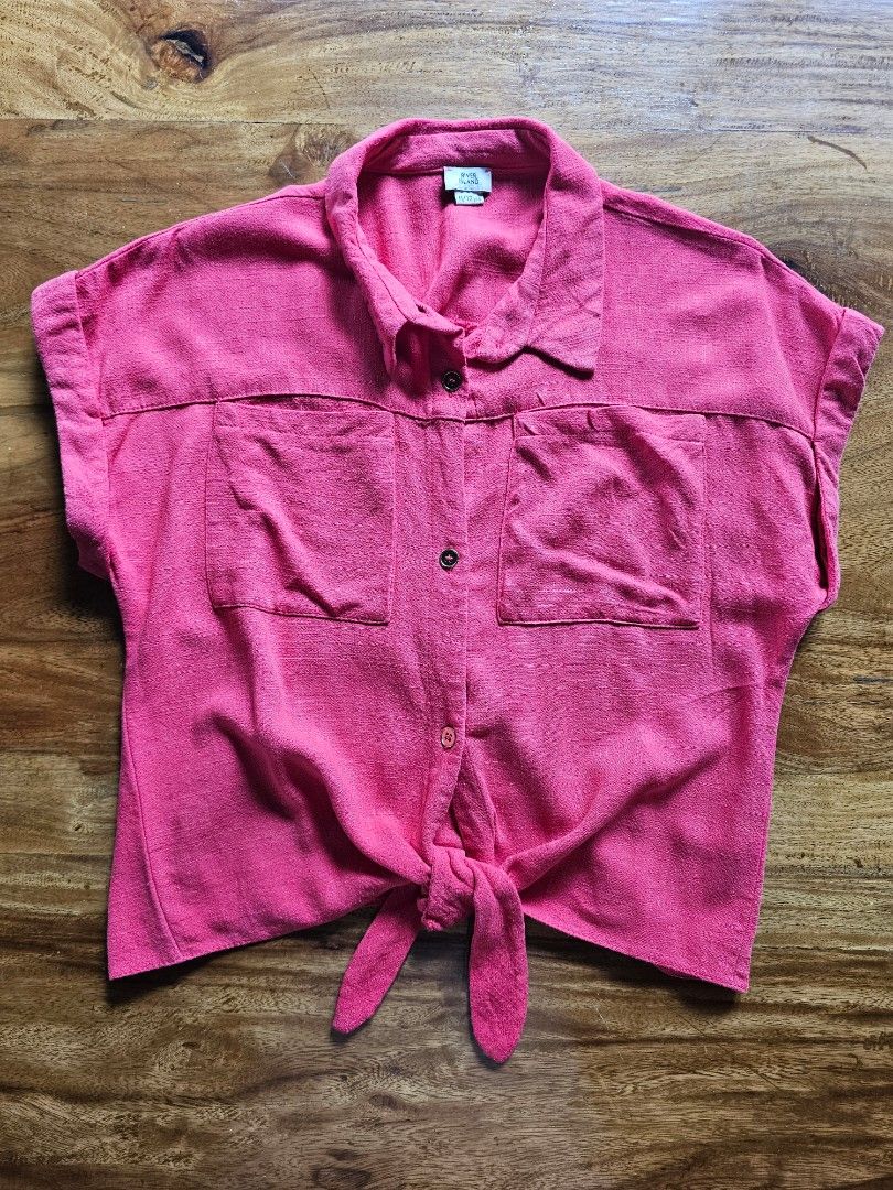 River Island Viscose Linen Croptop (Category: Blouses) located in Bulacan. Submitted by mrst27 (Listing ID 1314944647, Image 1). Description: See pictures for measurement reference. * Payment first via gcash * Seller is from Bulacan, SF will be shouldered by the buyer. * Shipping via JnT within 2 days after payment. #listsellwin.