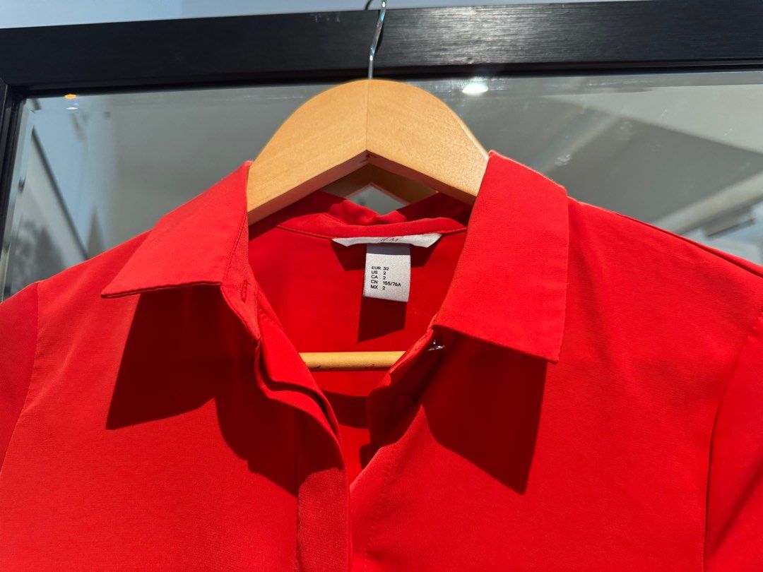 Shirts （分類：襯衫）位於 Hong Kong。 由 daminimalist 提交（商品編號 1315037726，圖片 3）。簡介： Fits XS-S Very user-friendly, the material never requires ironing and it doesn’t have wrinkles at all 150 for both More items on my page, open for bundle sale discount, exchange are welcome Questions are welcome。