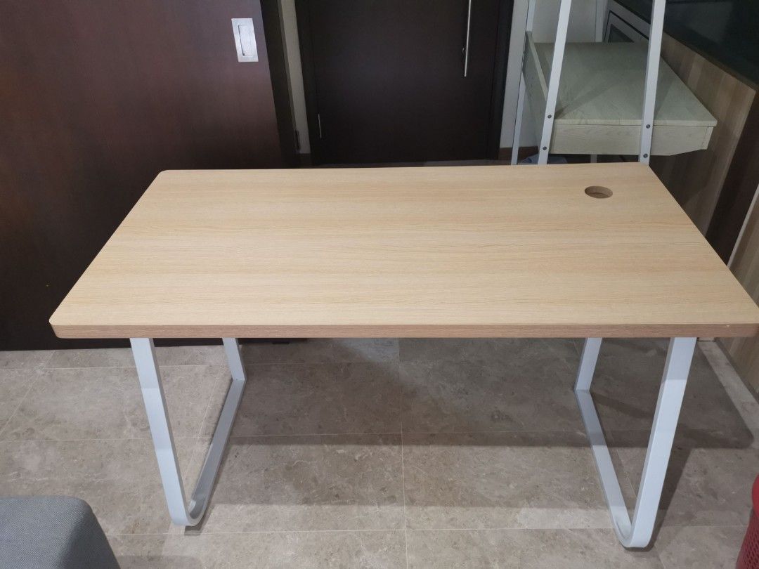 Study Table (Category: Tables & Sets) located in Singapore. Submitted by artofgolf.menu (Listing ID 1314948607, Image 1). Description: self collect at Nottinghill Suites.
