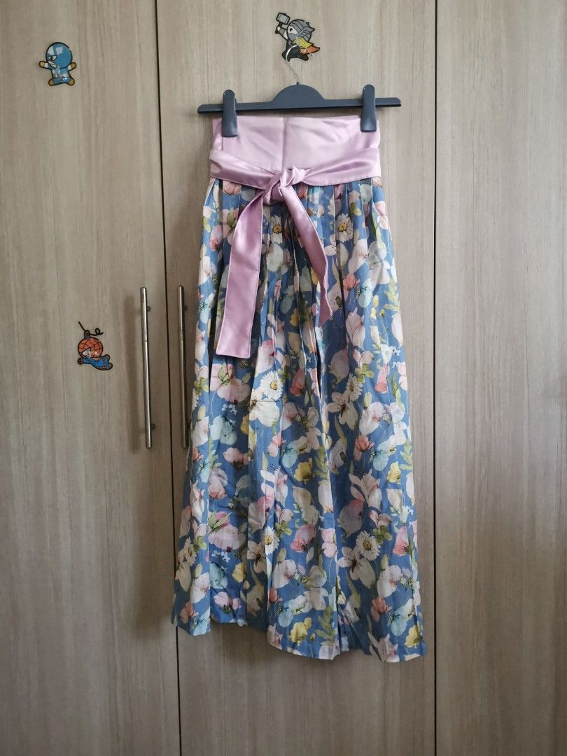 Yisobi Floral wrap Skirt Free size