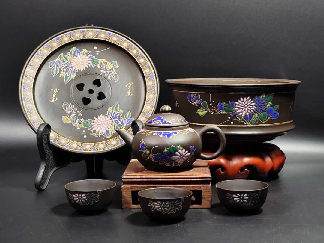 早期紫砂壺珍品- 琺瑯彩繪壺（惠孟臣制）（宜興/宜龍/天青/朱泥