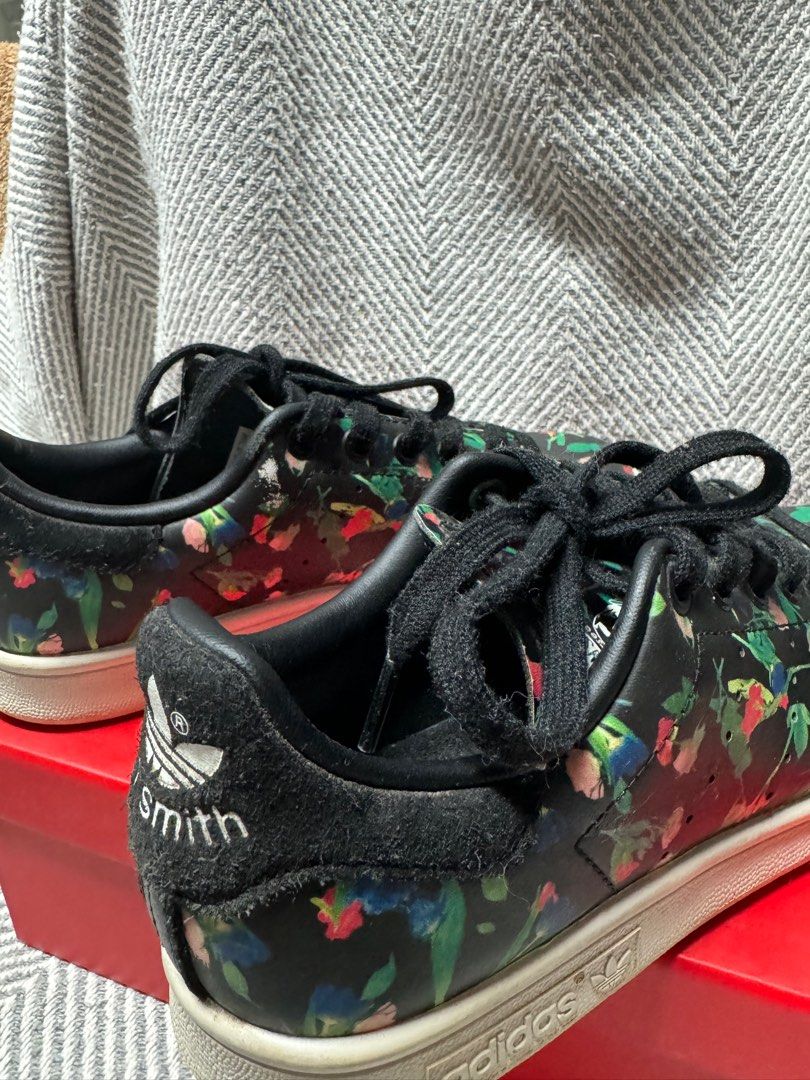 Stan smith black floral hot sale