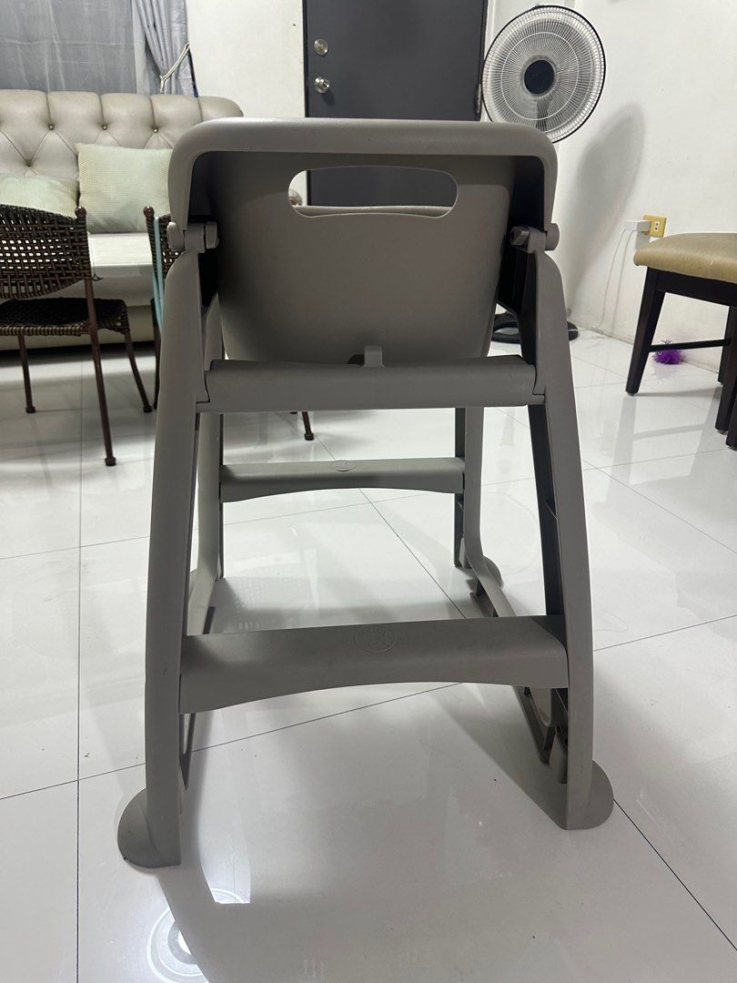 Baby High Chair (Category: Baby High Chairs) located in Quezon City. Submitted by mdluxury (Listing ID 1315279279, Image 2). Description: Used less than 5x My baby doesn’t want to sit during meal time.