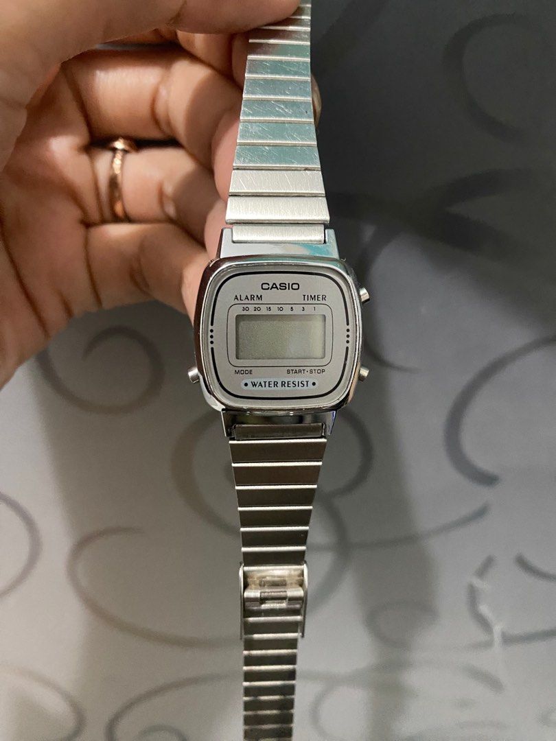 Jam Casio silver LA670W