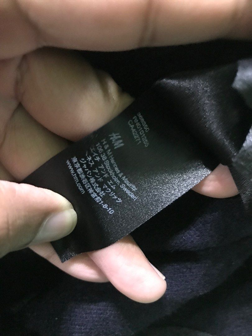 Cdg x h&m (Category: Coats, Jackets and Outerwear) located in Mandaluyong City. Submitted by newdepot (Listing ID 1315263883, Image 3). Description: Cdg x h&m deconstructed jacket 16x21 No issue.
