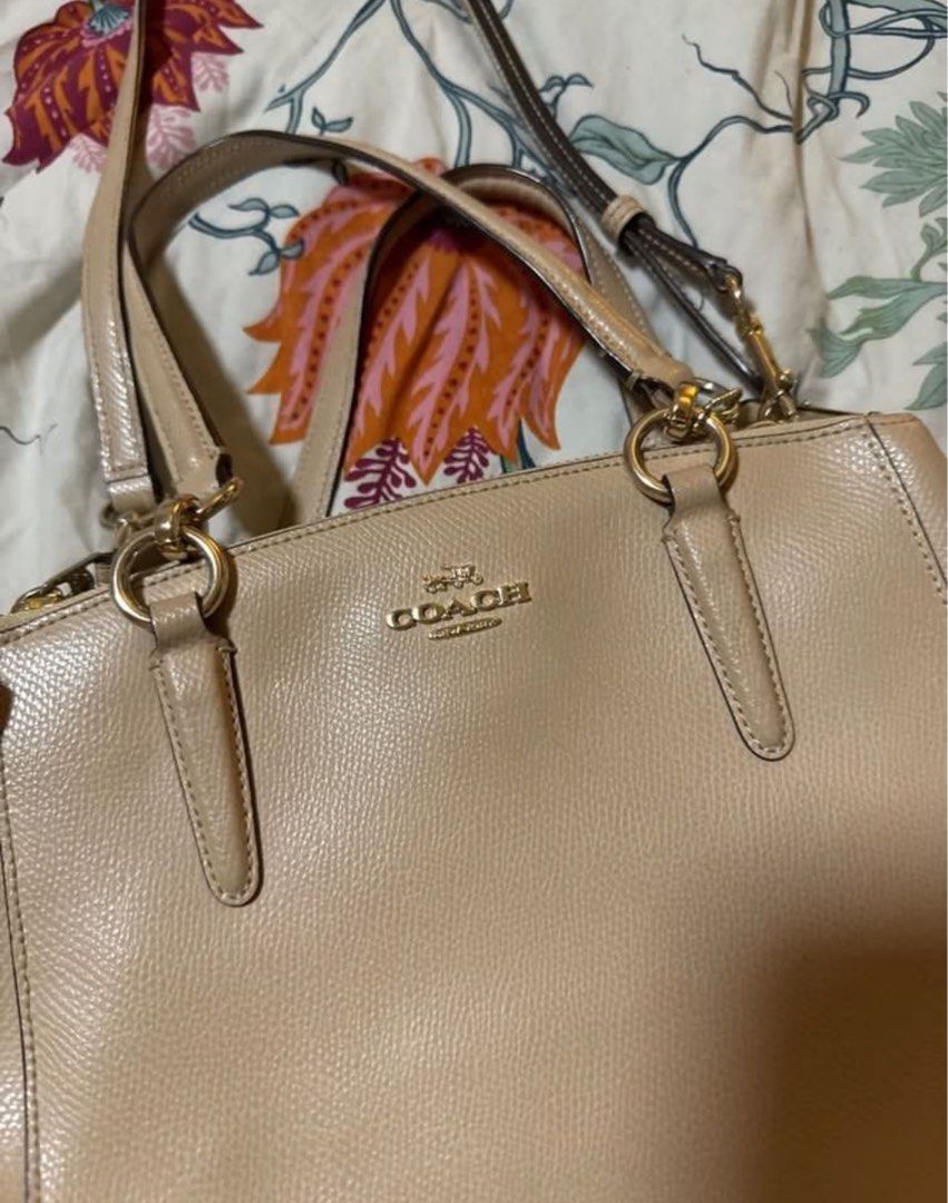 Coach Crossbody Authentic (Category: Luxury Bags & Wallets) located in Las Pinas. Submitted by mbisl (Listing ID 1315139614, Image 2). Description: AUTHENTIC COACH bought from canada fixed price .