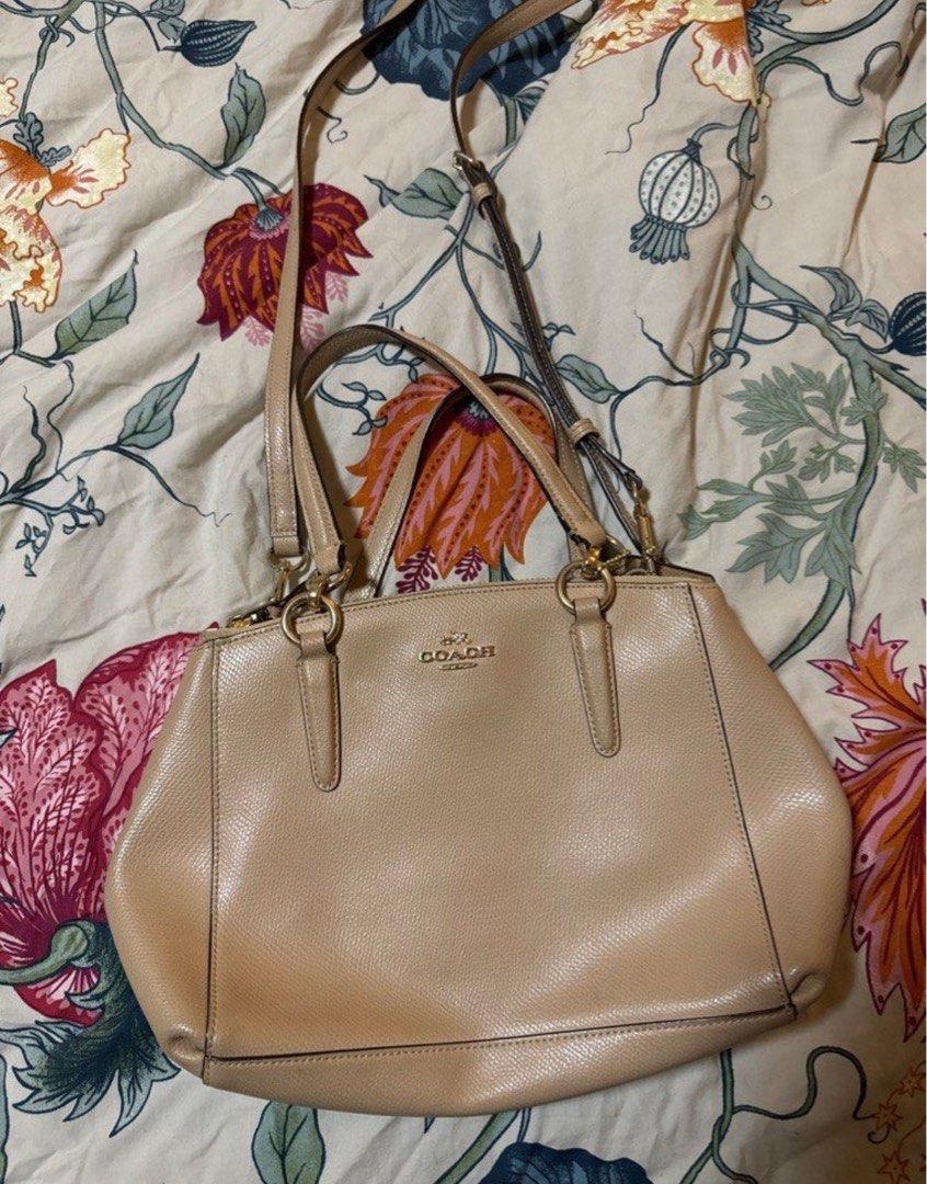Coach Crossbody Authentic (Category: Luxury Bags & Wallets) located in Las Pinas. Submitted by mbisl (Listing ID 1315139614, Image 1). Description: AUTHENTIC COACH bought from canada fixed price .