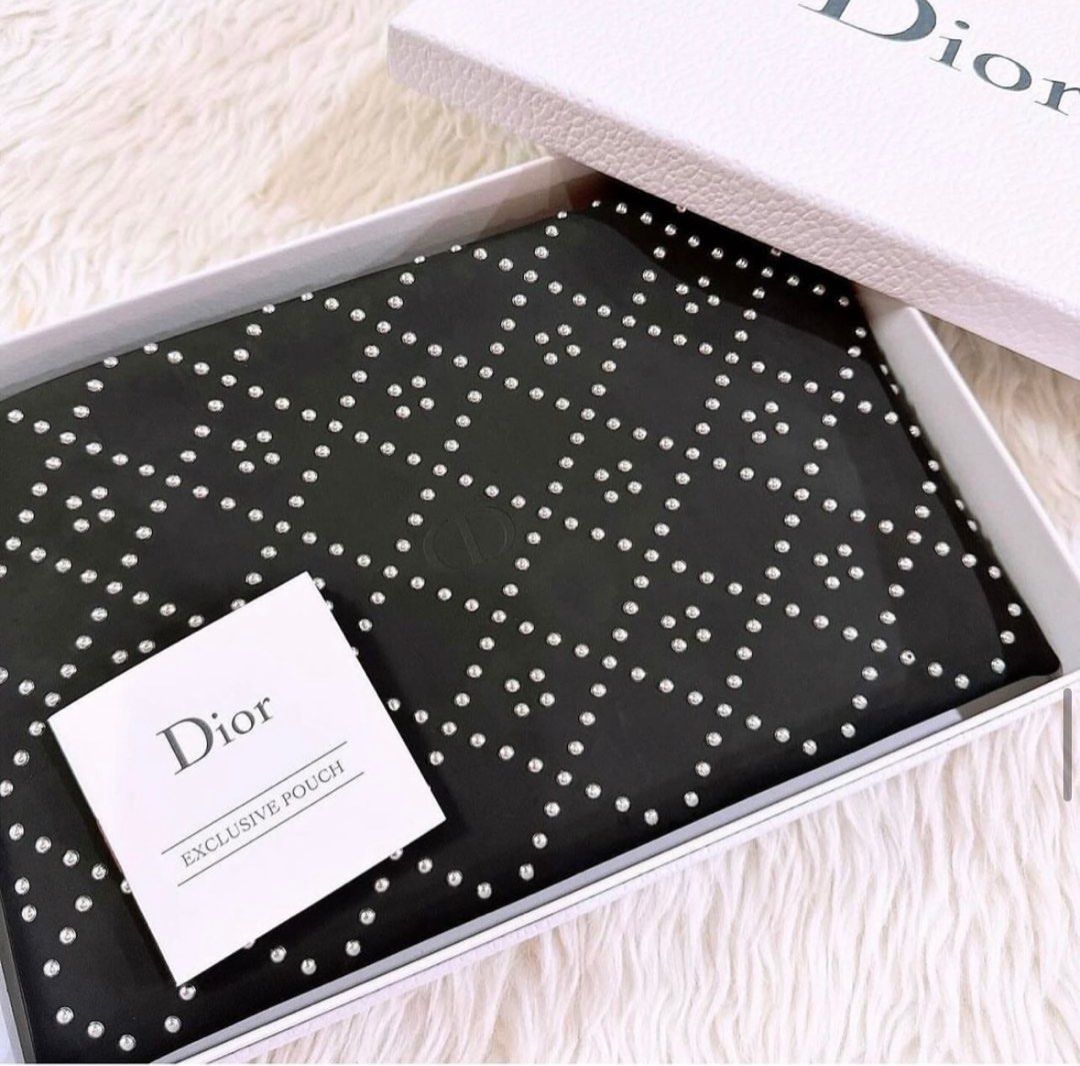 Dior beauty pouch wallet (Category: Luxury Bags & Wallets) located in Cainta. Submitted by adriannee (Listing ID 1315143677, Image 2). Description: Authentic gift with purchase from Dior - Comes with hard box only Can be gifted - Size 10 inches L x 6.5 inches Can fit your phone and powerbank and then some more stuff.